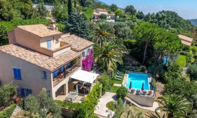 Chateauneuf-Grasse Villa | Cozy Villa with Heated Pool & Sea View for 2 to 8 Guests