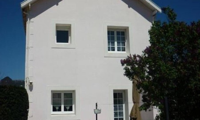Quartier du Casino House | Beachside Villa for 6 with Ocean View & Free WiFi
