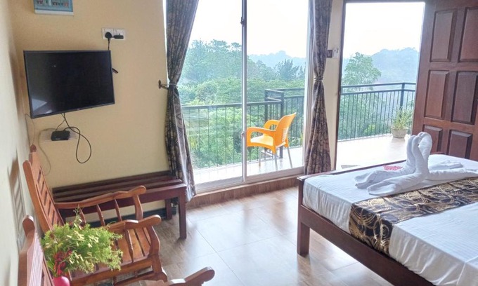 Kandy House | Cozy Villa Forest View - Family-Friendly with Breakfast