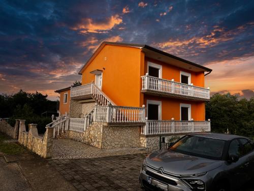 Vinez House | Villa Fortuna: Oceanfront Retreat with Pool & Top Reviews