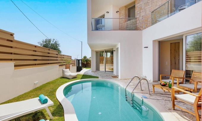 Gouvia Villa | Villa Tessera Fos: Relaxing Poolside Retreat for Families