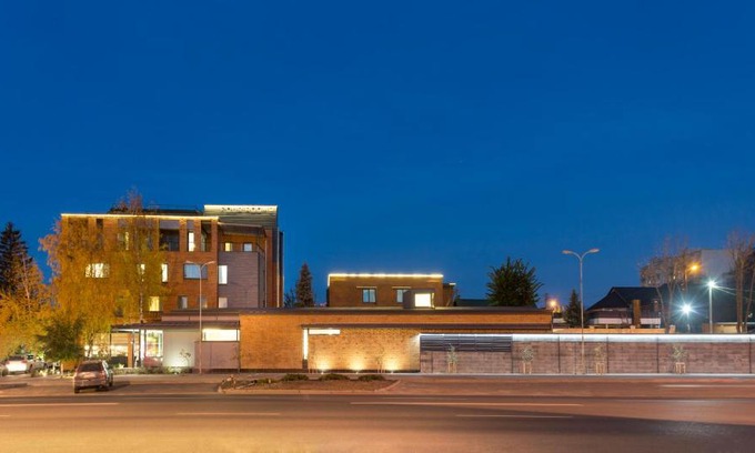 Dzerzhyns'kyi District Hotel | Elegant Villa Four Rooms: 4-Star Stay with Spa & Hot Tub
