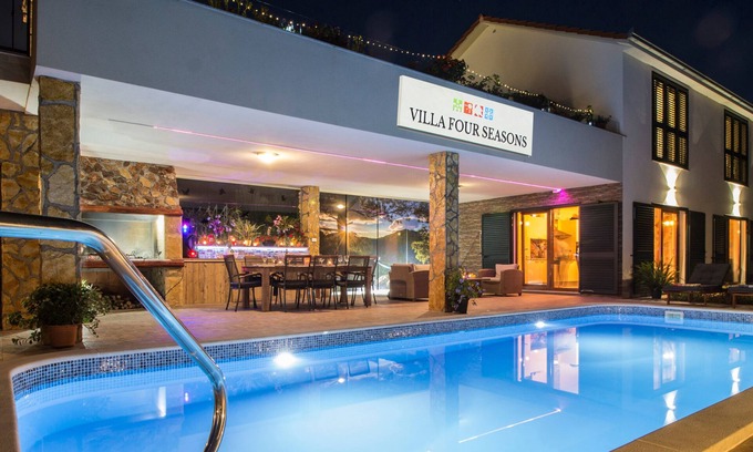Velika Cista Villa | Villa Four Seasons: Heated Pool, Ocean View & Spa Retreat