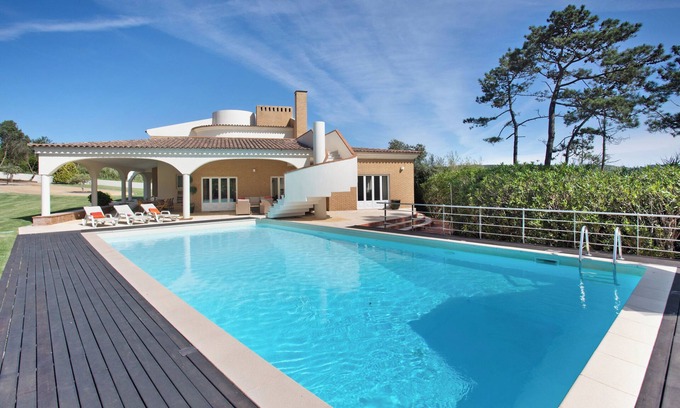 Foz do Arelho Villa | Villa 'Foz Fancy Fun' - Scenic Views & Premier Amenities