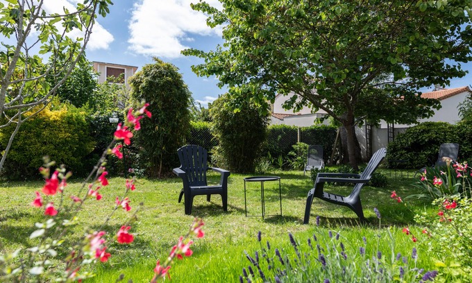 Saint-Georges-de-Didonne Villa | Villa Roma Gusco by the Sea: Guest Rated 10/10 with Oceanfront Views