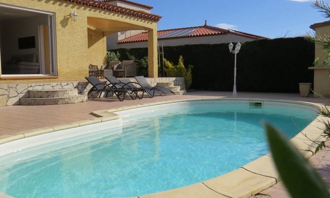 Saint-Laurent-de-la-Salanque House | Relaxing Villa with Private Pool, Steps from the Beach