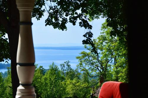 Rattvik Bed & Breakfast | Villa Franca Maria: Oceanfront Retreat with Pet-Friendly Perks