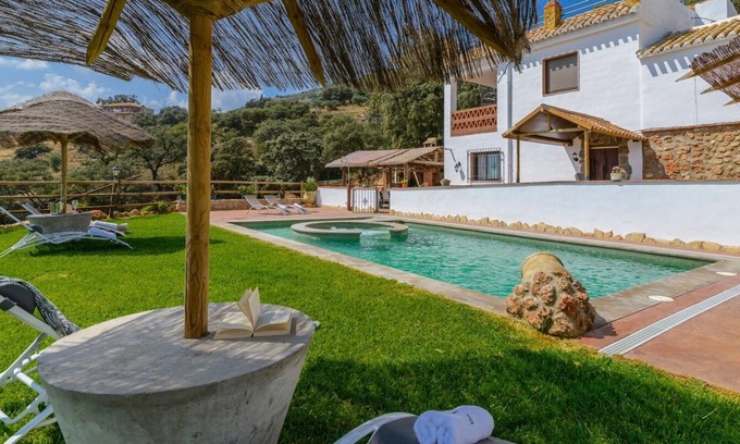 Iznajar Villa | Unforgettable Villa Fraskito Iznájar with Private Pool & Spa