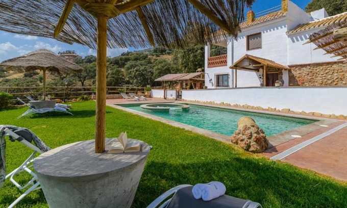Iznajar Villa | Discover Villa Fraskito Iznajar: Family-Friendly Oasis