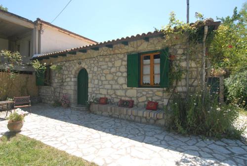 Asprogerakata House | Family-Friendly Villa Frias: Guest Rated 9.5/10
