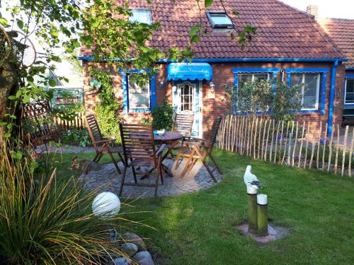 Horum House | Relax at Villa Friesenkät: Ocean View & Hot Tub Awaits!