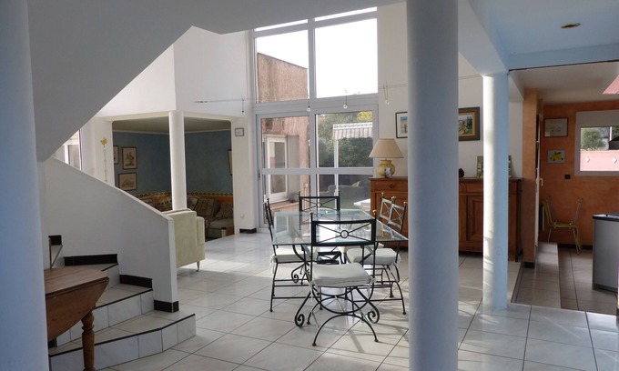 Lespignan House | Spacious Villa for Groups of 10 to 12 Guests