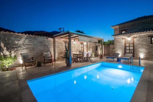 Pigadhakia House | Idyllic Villa Frontale with Ocean View and Pool Access