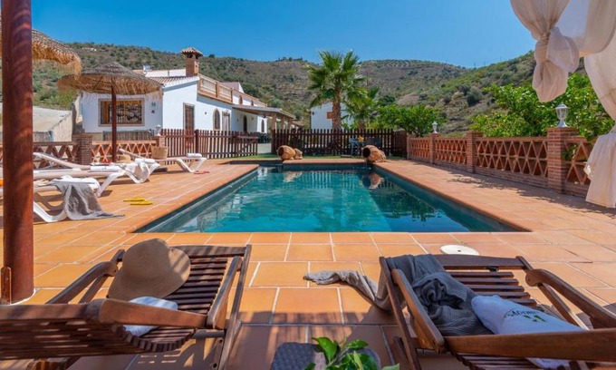 Arenas House | Discover Villa Fuente Pintá Arenas: Family-Friendly Retreat
