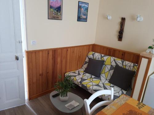 Mont-Dore Apartment | Family-Friendly Villa Géraniums - Ideal for Your Getaway