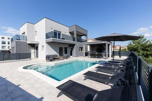 Dicmo Villa | Experience Villa Gabriel - Dicmo with Pool & Hot Tub