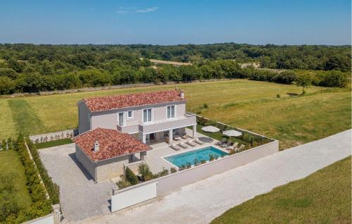 Debeljuhi House | Family-Friendly 4 Bedroom Home with Pool in Zminj