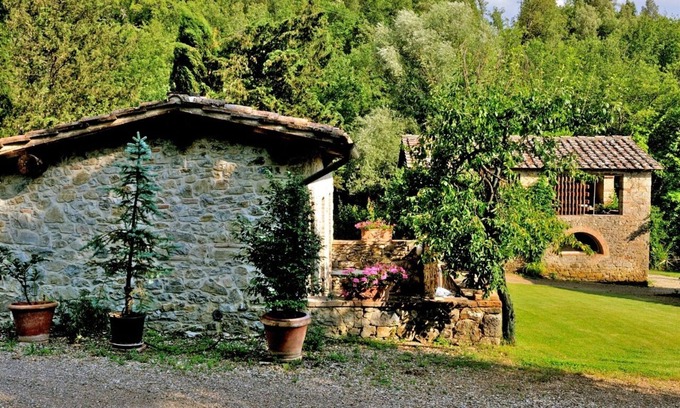Ponte di Gabbiano Cottage | Elegant Villa Gaia: Relax with Pool, Spa & Family Amenities