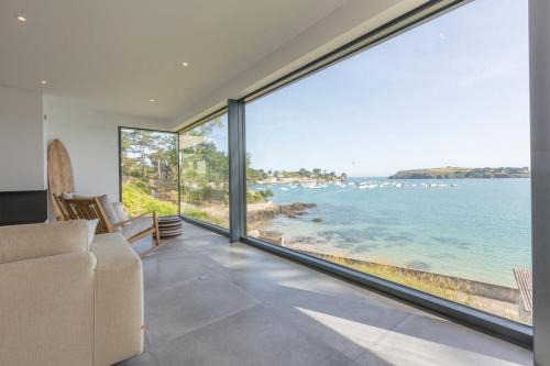 Saint-Coulomb Villa | Villa Galeo: Elegant Oceanfront Retreat in Rotheneuf