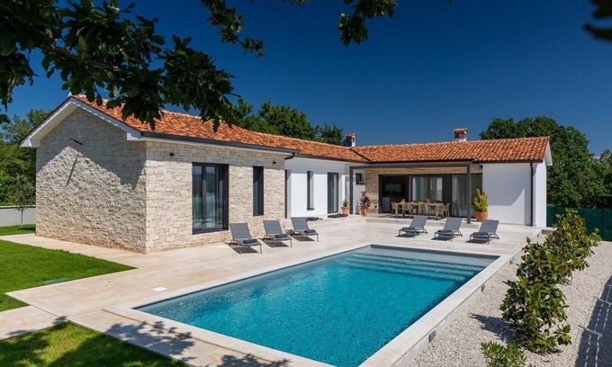 Kringa Villa | Villa Gala: Relax by Your Private Pool in Paradise