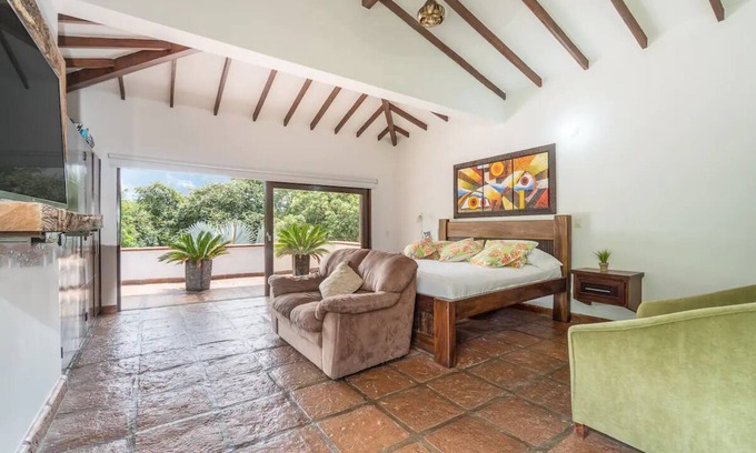 Bella Luz Villa | Villa Gama Vip in Sopetran: Breathtaking Views & Jacuzzi