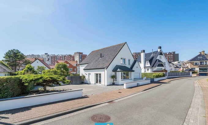 Westende House | Villa Gamoni - Ideal Holiday Home with Oceanfront Views