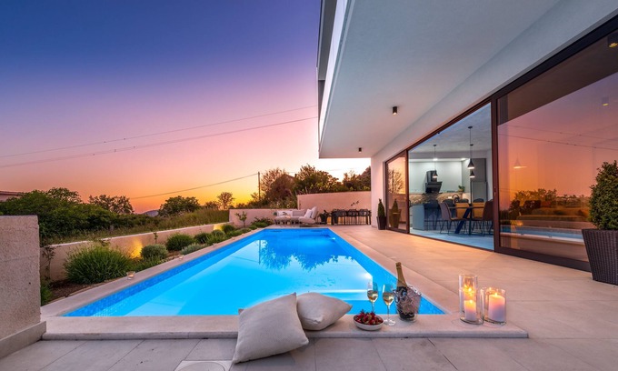 Orasac Villa | Villa Garden Rose: Oceanfront Retreat with Privacy & Perfection