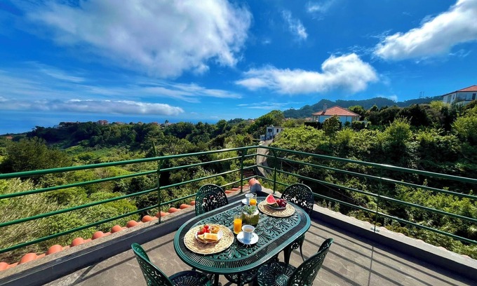 Santana House | Discover Villa Garden Santana Dragoeiro: Family & Pet Friendly