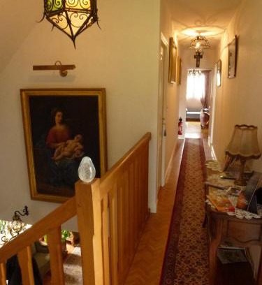 Saint-Michel-sur-Loire Bed & Breakfast | Villa Garnier: Oceanfront Retreat with Pool & Family Comfort