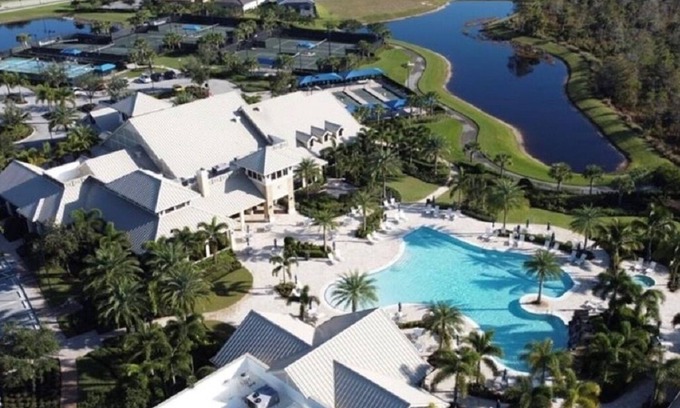 Naples Villa | Exquisite Villa in Naples with Pool & Golf Course Access