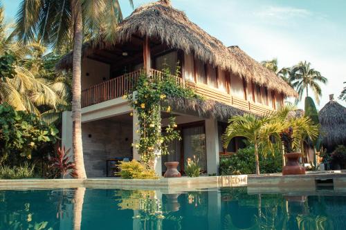 Saladita Villa | Villa Gato Surf Houses grande 4-6 personas, Starlink, AC, alberca, 50 m del spot La Saladita