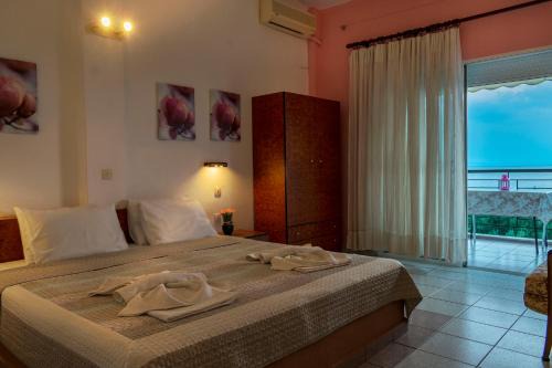 Paradhisos Apartment | Oceanfront Villa Gesthimani - Guest Rated 9/10 Experience