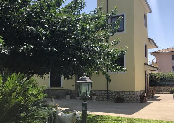 Minturno Apartment | Villa Giantonia: Family-Friendly Retreat with Kitchen Access