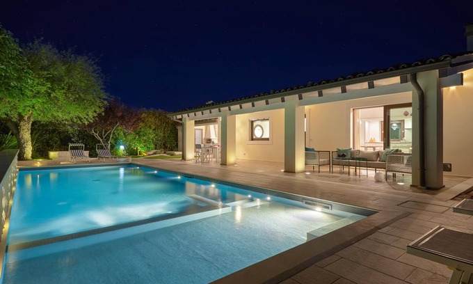 Casa Papa Villa | Relax at Villa Giardini In Fiore with Pool & Spa Access