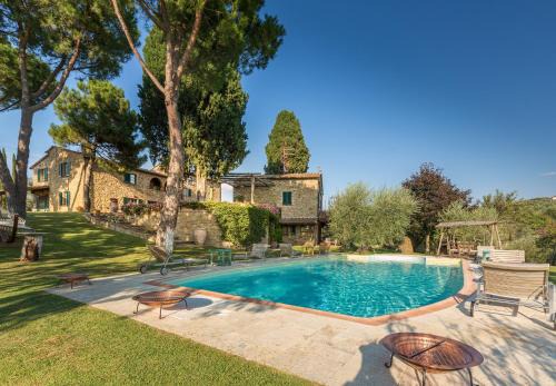Lucignano Villa | Villa Girasole - Homelike Villas with Pool & Pet-Friendly Perks