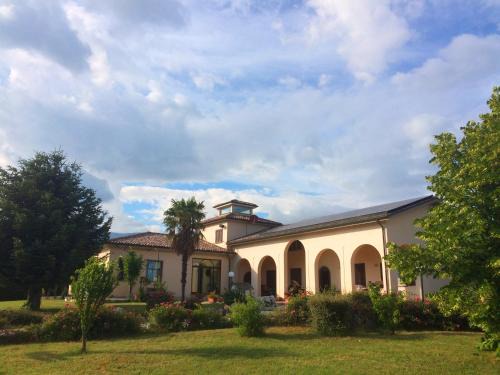 Avezzano Apartment | Villa Giulia: Ideal Family Getaway with Kitchen & Pets Welcome