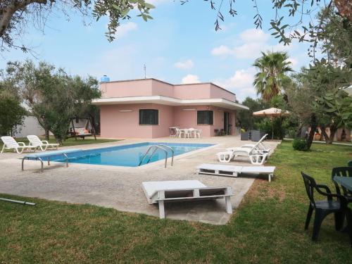 Martignano Villa | Relax at Villa Giusy: 4-Star Stay with Pool & Pet-Friendly
