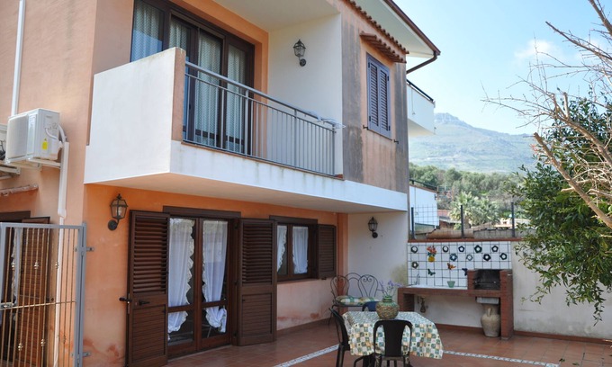 Sant'Andrea Bonagia Apartment | Cozy Villa Giusy Superior: Breakfast & Family-Friendly Stay
