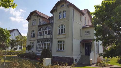 Ostseebad Kuhlungsborn Apartment | Family-Friendly Villa Glück Auf - Guest Rated 9/10