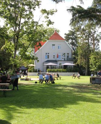 Heinsberg Hotel | Villa Glanzstoff: 4-Star Hotel with Family-Friendly Amenities