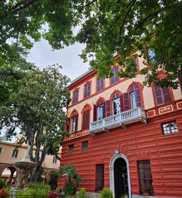 Sestri Levante Hotel | Villa Glauer - D'Amico: Family-Friendly Retreat with Dining
