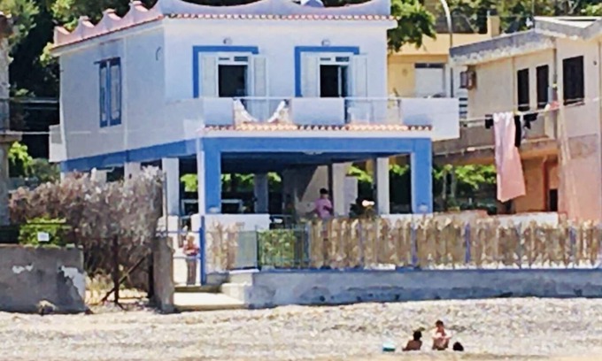 Casteldaccia House | Villa Gloria sleeps 8 on the beach