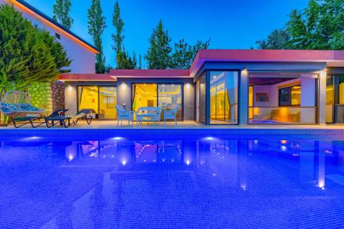 Islamlar Villa | Cozy Villa Gloss with Heated Pool & Family-Friendly Amenities