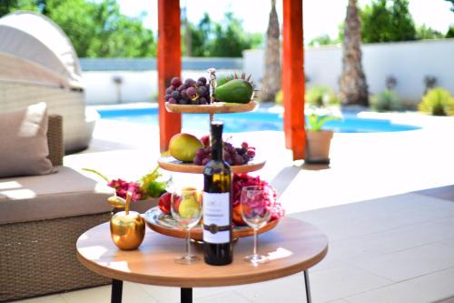 Seline Villa | Elegant Villa Golden Apple: Pet-Friendly with Ocean Views