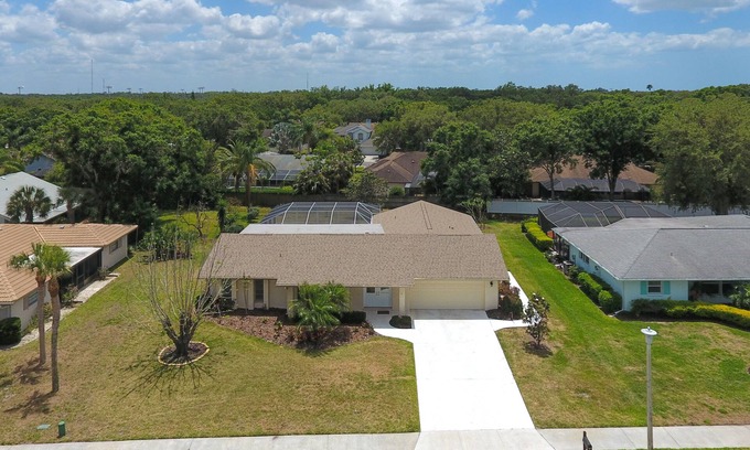 The Meadows House | Villa Golfers' Delight: Ocean View with Private Pool Oasis