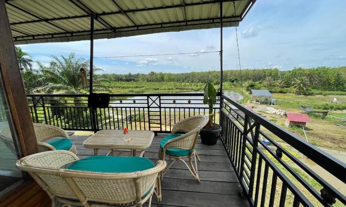 North Padang Lawas Villa | Cozy Villa Gomburan Pakkat Lestari for Families and Pets
