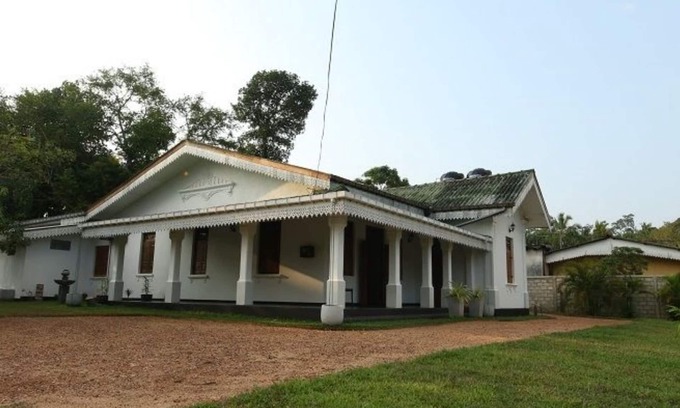 Hikkaduwa Villa | Relax at Villa Goona in Hikkaduwa with Breakfast Included