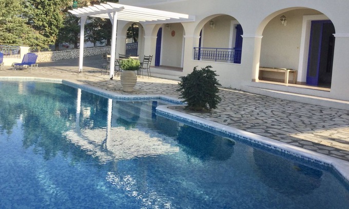 Agios Ilias Villa | Villa Julia - Large Luxury 6 bedroom Villa. Private Infinity Pool and Jacuzzi