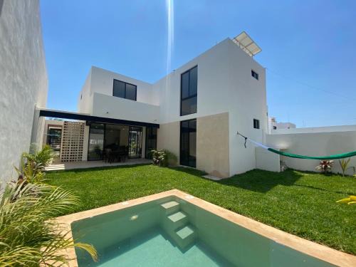Merida Villa | Villa Grace: Guest-Favorite Stay with Pool in Cholul Merida