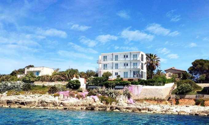 Fertilia Bed & Breakfast | Villa Grachira: Oceanfront Escape with Top Guest Ratings